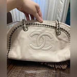 Chanel Off-White Leather Shoulder Bag